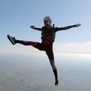 Freeflyer in a vertical sit-fly